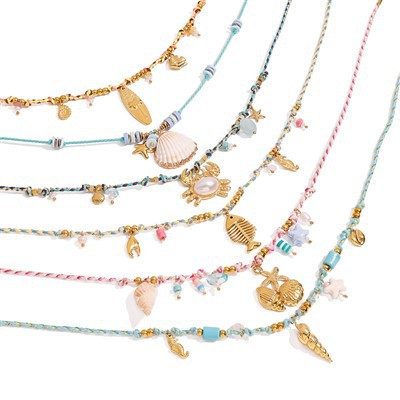 قلادة حبل ملونة مع سحر